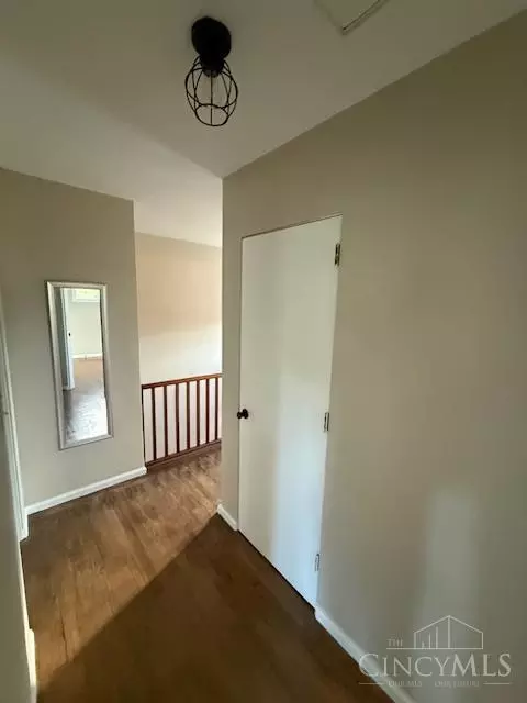 Entry Way - 2 Ashby St, Greenhills, OH 45218 photo 5 of 7