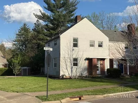 2 Ashby St, Greenhills, OH 45218