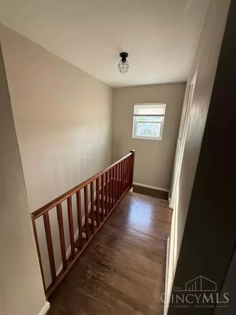 Entry Way - 2 Ashby St, Greenhills, OH 45218 photo 6 of 7
