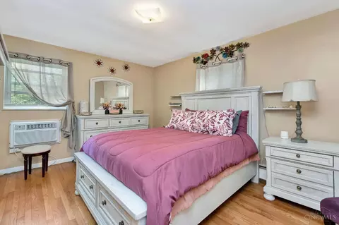 Bedroom - 1546 Beacon St, Cincinnati, OH 45230 photo 1 of 9