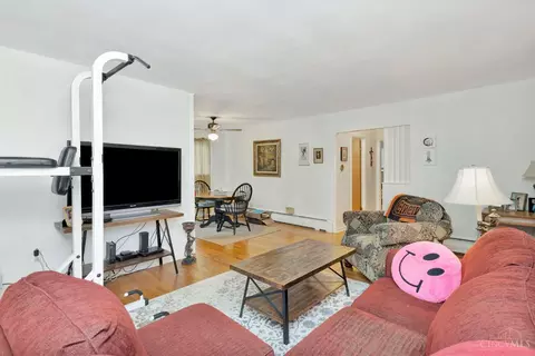 Living - 1546 Beacon St, Cincinnati, OH 45230 photo 13 of 16