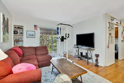 Living - 1546 Beacon St, Cincinnati, OH 45230 photo 16 of 16