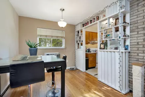 Dining - 1546 Beacon St, Cincinnati, OH 45230 photo 4 of 6