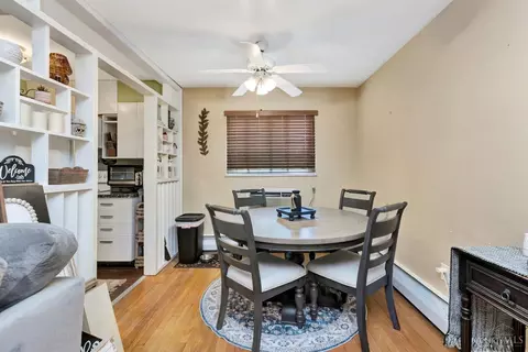 Dining - 1546 Beacon St, Cincinnati, OH 45230 photo 1 of 6