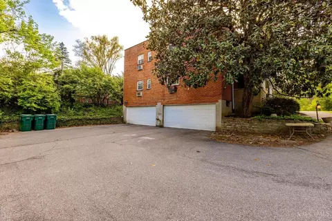 Exterior - 1546 Beacon St, Cincinnati, OH 45230 photo 5 of 6