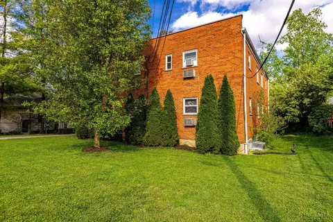 Exterior - 1546 Beacon St, Cincinnati, OH 45230 photo 4 of 6
