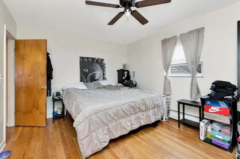 Bedroom - 1546 Beacon St, Cincinnati, OH 45230 photo 5 of 9