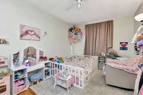 Bedroom - 1546 Beacon St, Cincinnati, OH 45230 photo 6 of 9