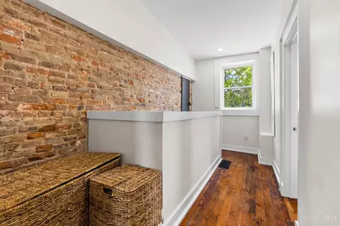Entry Way - 433 Clark St, Cincinnati, OH 45203 photo 2 of 3