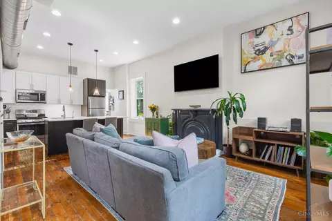 Living - 433 Clark St, Cincinnati, OH 45203 photo 2 of 4