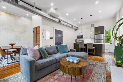 Living - 433 Clark St, Cincinnati, OH 45203 photo 4 of 4