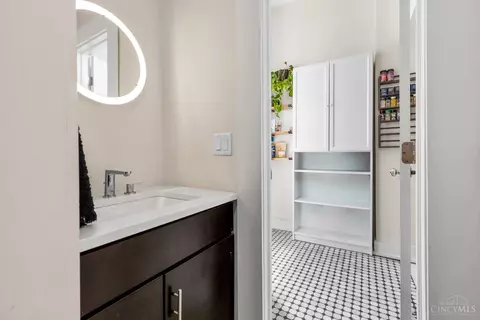 Bath - 433 Clark St, Cincinnati, OH 45203 photo 1 of 3
