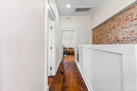 Entry Way - 433 Clark St, Cincinnati, OH 45203 photo 3 of 3