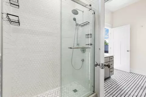 Bath - 433 Clark St, Cincinnati, OH 45203 photo 3 of 3