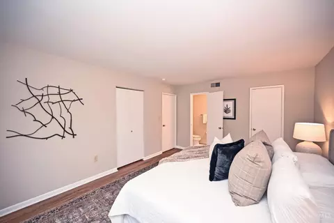 Bedroom - 3065 Alpine Ter, Cincinnati, OH 45208 photo 3 of 6
