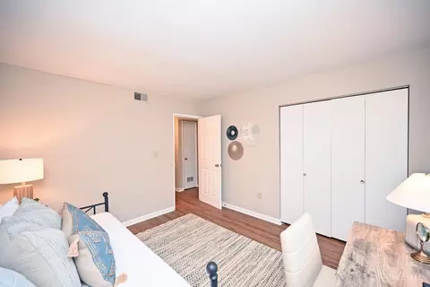 Bedroom - 3065 Alpine Ter, Cincinnati, OH 45208 photo 6 of 6