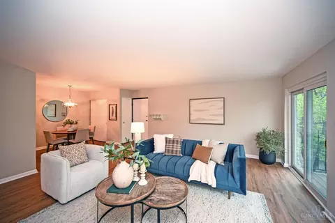 Living - 3065 Alpine Ter, Cincinnati, OH 45208 photo 5 of 5