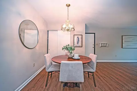 Dining - 3065 Alpine Ter, Cincinnati, OH 45208 photo 3 of 3