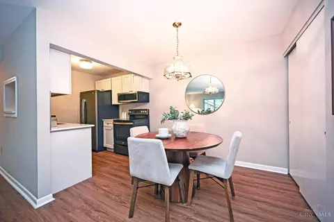 Dining - 3065 Alpine Ter, Cincinnati, OH 45208 photo 1 of 3