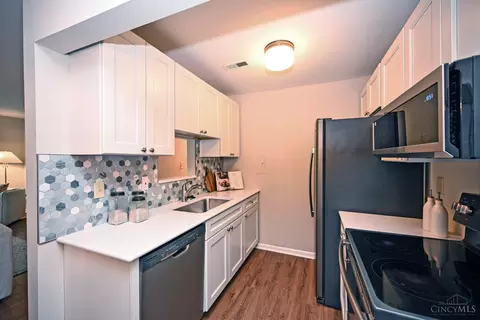Kitchen - 3065 Alpine Ter, Cincinnati, OH 45208 photo 1 of 3