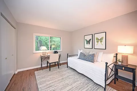 Bedroom - 3065 Alpine Ter, Cincinnati, OH 45208 photo 4 of 6
