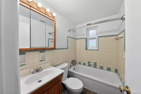 Bath - 2505 Rack Ct, Cincinnati, OH 45239 photo 1 of 2