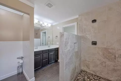 Bath - 6968 Chapel Ln, Harrison, OH 45030 photo 2 of 4