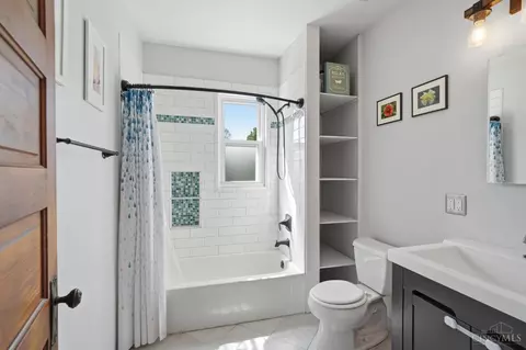 Bath - 3761 Ferdinand Pl, Cincinnati, OH 45209 photo 1 of 2