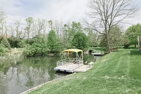 View/Area - 680 Stoneharbor Ln, Hamilton Township, OH 45039 photo 3 of 4