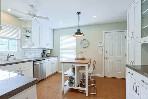 Kitchen - 680 Stoneharbor Ln, Hamilton Township, OH 45039 photo 3 of 3