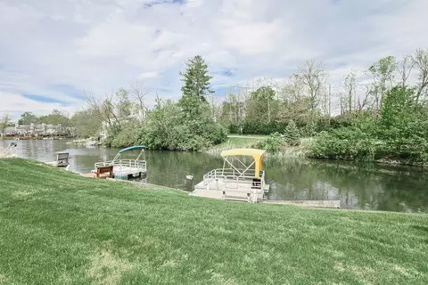 View/Area - 680 Stoneharbor Ln, Hamilton Township, OH 45039 photo 2 of 4