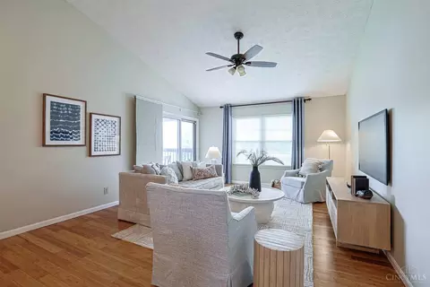 Living - 680 Stoneharbor Ln, Hamilton Township, OH 45039 photo 2 of 3