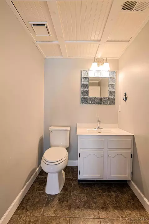 Bath - 680 Stoneharbor Ln, Hamilton Township, OH 45039 photo 4 of 5