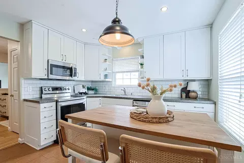 Kitchen - 680 Stoneharbor Ln, Hamilton Township, OH 45039 photo 1 of 3