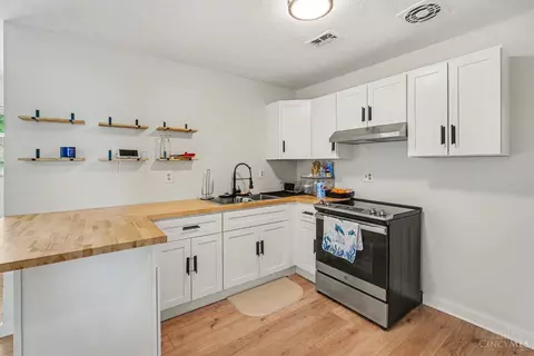 Kitchen - 2422 Bluelark Dr, Cincinnati, OH 45231 photo 1 of 2