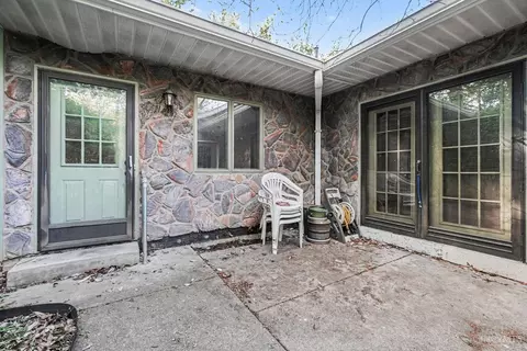 9048 Winton Rd, Cincinnati, OH 45231 photo 2