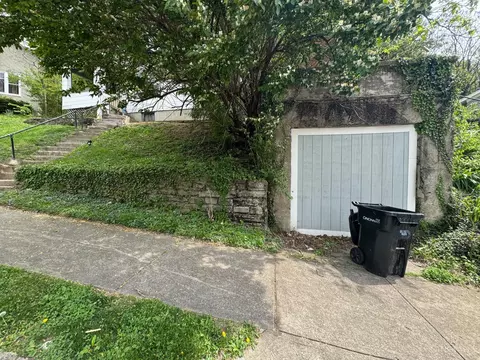 Exterior - 727 Riddle Rd, Cincinnati, OH 45220 photo 2 of 2
