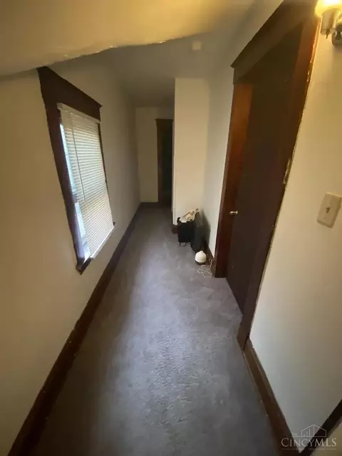 Entry Way - 727 Riddle Rd, Cincinnati, OH 45220 photo 1 of 1