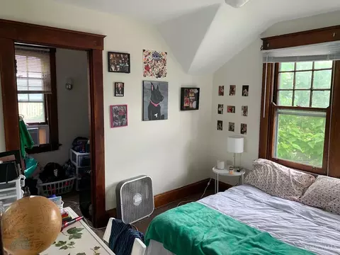 Bedroom - 727 Riddle Rd, Cincinnati, OH 45220 photo 3 of 3