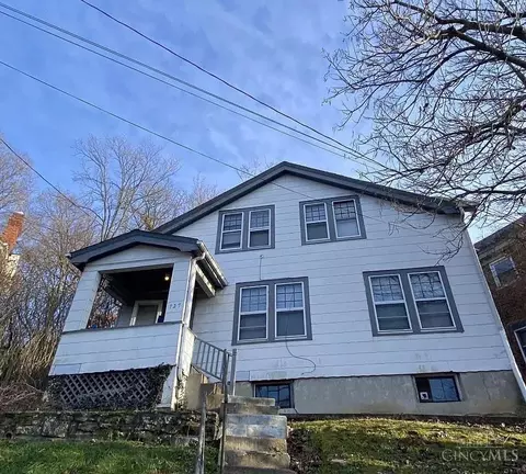 727 Riddle Rd, Cincinnati, OH 45220