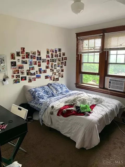 Bedroom - 727 Riddle Rd, Cincinnati, OH 45220 photo 2 of 3