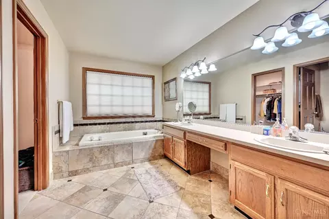 Bath - 8900 Terwilligers Trl, Montgomery, OH 45249 photo 2 of 4