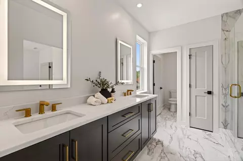 Bath - 271 Strader Ave, Cincinnati, OH 45226 photo 1 of 6