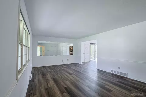 Living - 9566 Galecrest Dr, Cincinnati, OH 45231 photo 2 of 13