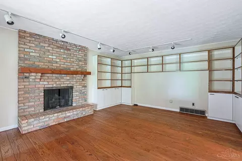 Living - 9566 Galecrest Dr, Cincinnati, OH 45231 photo 8 of 13