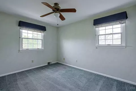 Bedroom - 9566 Galecrest Dr, Cincinnati, OH 45231 photo 6 of 9