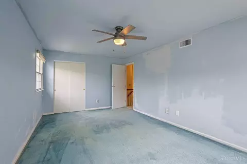 Bedroom - 9566 Galecrest Dr, Cincinnati, OH 45231 photo 3 of 9