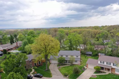 View/Area - 9566 Galecrest Dr, Cincinnati, OH 45231 photo 3 of 8
