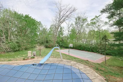 Exterior - 9566 Galecrest Dr, Cincinnati, OH 45231 photo 19 of 22