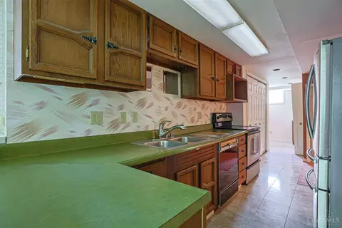 Kitchen - 9566 Galecrest Dr, Cincinnati, OH 45231 photo 5 of 6